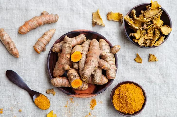 High-curcumin turmeric roots sourced from South India